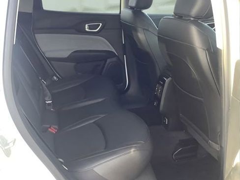 Certified 2022 Jeep Compass Latitude image 18