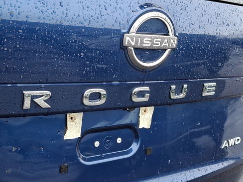 Used 2023 Nissan Rogue S image 29