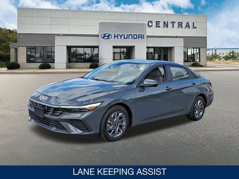 Certified 2024 Hyundai Elantra SEL image 3