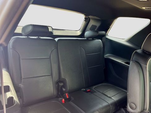 Used 2023 Chevrolet Traverse Premier AWD/4WD image 29