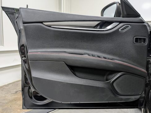 Used 2021 Maserati Ghibli RWD image 11