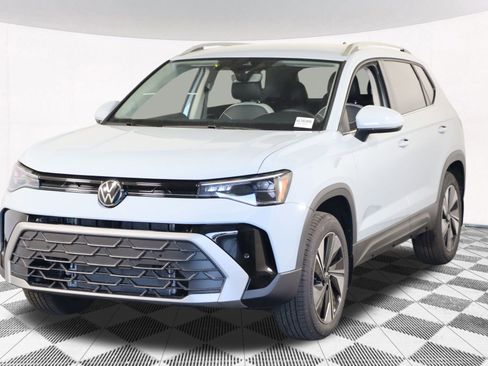 Used 2025 Volkswagen Taos SE image 20