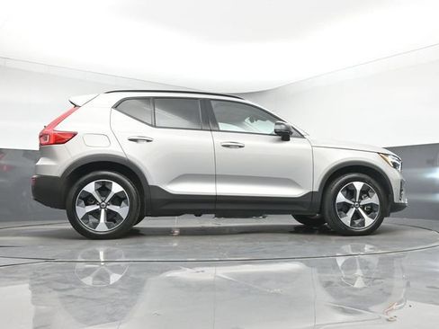 Used 2024 Volvo XC40 B5 Plus AWD/4WD image 17
