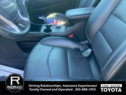 Used 2023 GMC Terrain SLT w/ Tech Package AWD/4WD image 7