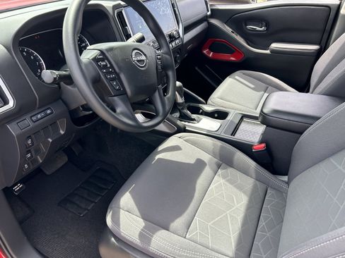 Used 2025 Nissan Frontier SV RWD image 9