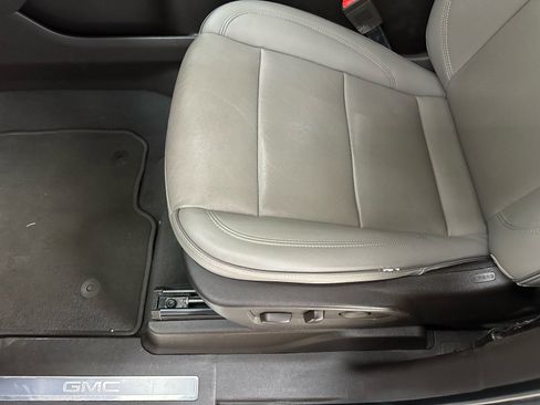 Used 2022 GMC Yukon SLT w/ SLT Premium Package image 24