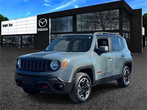 Used 2016 Jeep Renegade Trailhawk w/ Premium Trailhawk Package image 2