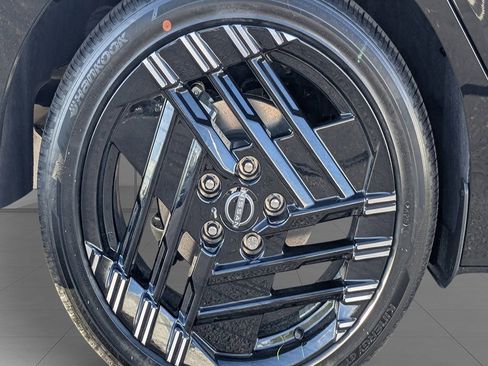New 2026 Nissan Sentra SR w/ SR Premium Package FWD image 9