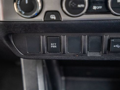 Certified 2022 Toyota Tacoma SR AWD/4WD image 27