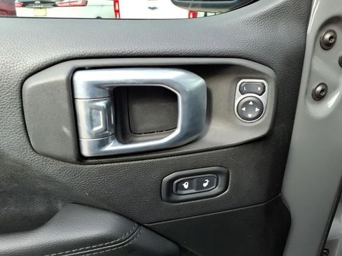 Used 2021 Jeep Wrangler Unlimited Sahara image 10