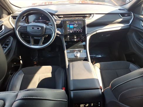 Used 2023 Jeep Grand Cherokee L Altitude image 11