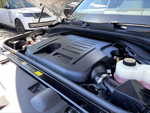 Used 2025 Land Rover Range Rover Sport S image 33