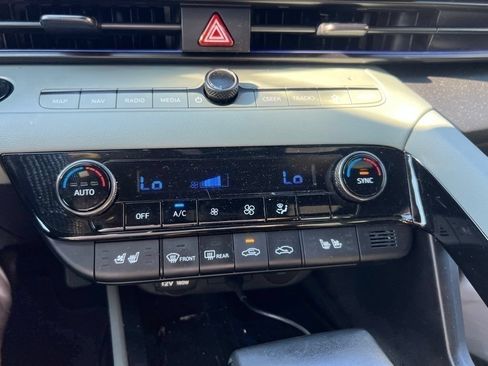 Used 2025 Hyundai Elantra Limited FWD image 10