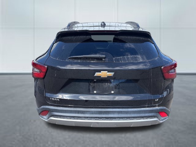 Used 2025 Chevrolet Trax LT FWD image 3