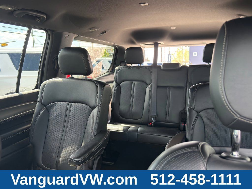 Used 2025 Jeep Wagoneer Series II RWD image 12