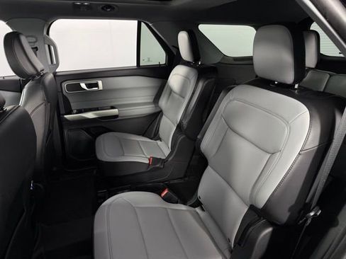 Used 2021 Ford Explorer XLT w/ Equipment Group 202A AWD/4WD image 16