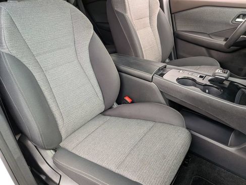 Certified 2022 Nissan Rogue SV FWD image 32
