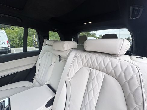 Used 2026 BMW X7 xDrive40i w/ Executive Package image 21