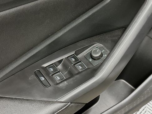 Used 2024 Volkswagen Jetta SE FWD image 15