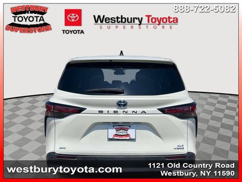 Used 2021 Toyota Sienna XLE AWD/4WD image 5
