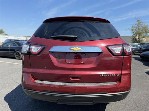 Used 2016 Chevrolet Traverse LT w/ Style and Technology Package FWD image 5