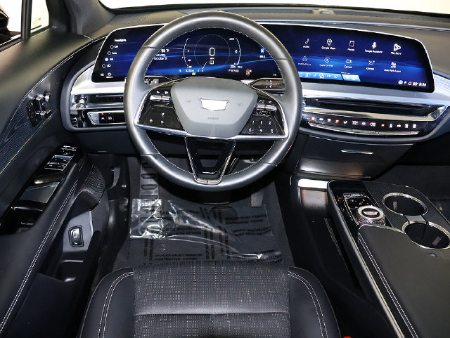 Used 2024 Cadillac Lyriq Luxury AWD/4WD image 3