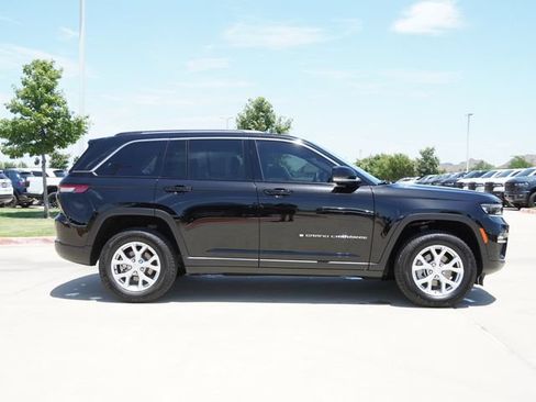 Used 2023 Jeep Grand Cherokee Limited w/ Luxury Tech Group II RWD image 10