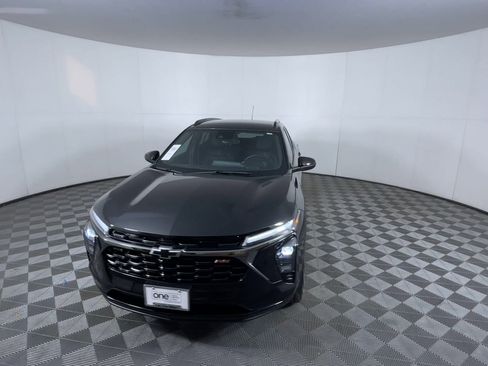 Used 2025 Chevrolet Trax RS w/ Driver Confidence Package image 3