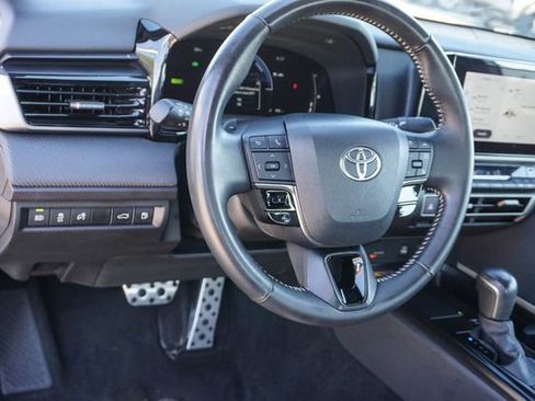 Used 2025 Toyota Camry SE FWD image 11