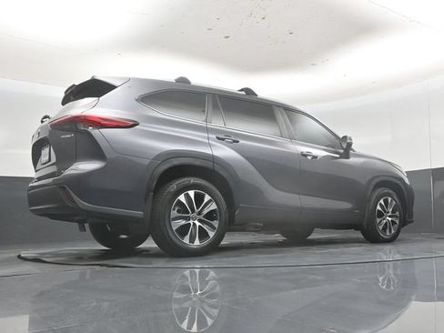 Used 2023 Toyota Highlander XLE AWD/4WD image 50