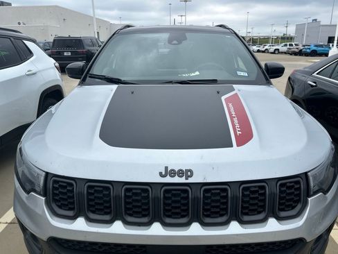 Used 2025 Jeep Compass Trailhawk AWD/4WD image 10