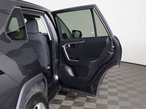 Used 2021 Toyota RAV4 LE AWD/4WD image 18