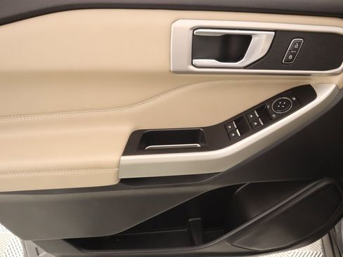 Used 2022 Ford Explorer XLT RWD image 16