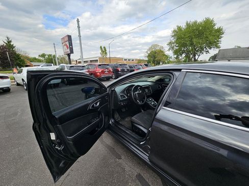 Used 2016 Chrysler 200 Limited w/ Convenience Group FWD image 17
