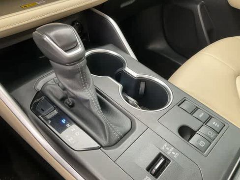Used 2023 Toyota Highlander XLE FWD image 25
