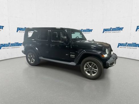 Used 2018 Jeep Wrangler Unlimited Sahara AWD/4WD image 13