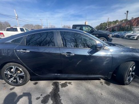 Used 2017 Honda Civic Touring image 3