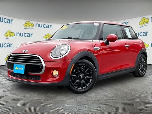 Used 2018 MINI Cooper 2-Door Hardtop image 3