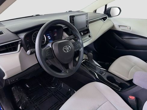 Used 2022 Toyota Corolla LE image 9