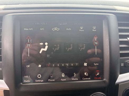 Used 2019 RAM 1500 Classic SLT w/ Luxury Group image 18