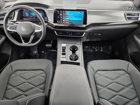 Used 2025 Volkswagen Atlas Cross Sport SE image 16