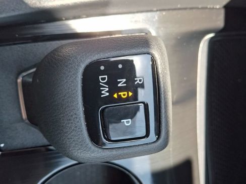 Used 2025 Nissan Rogue SV FWD image 20