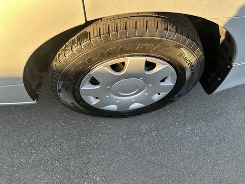 Used 2014 Nissan Quest S image 11