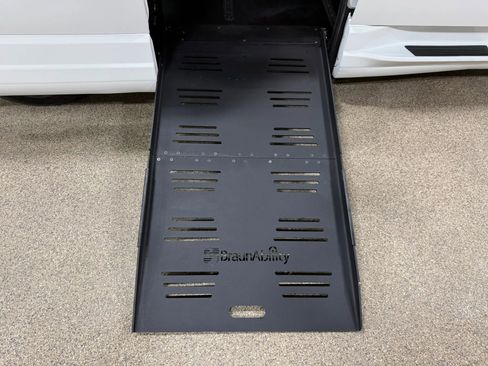 Used 2019 Dodge Grand Caravan SE FWD image 57