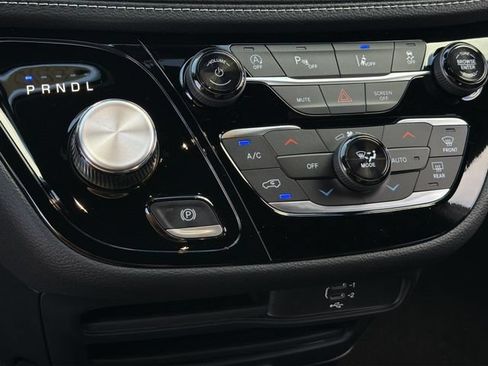 New 2026 Chrysler Pacifica Select FWD image 24
