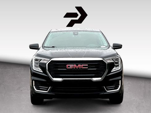 Used 2024 GMC Terrain SLE AWD/4WD image 3