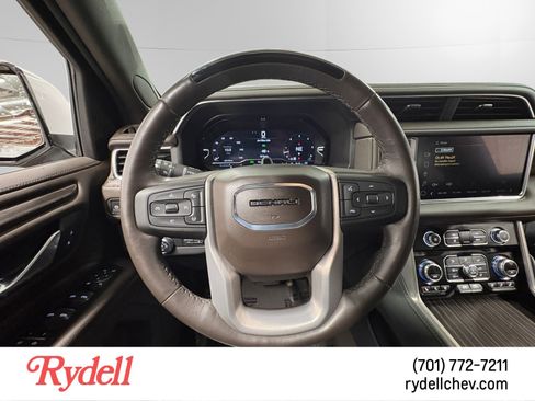 Used 2024 GMC Yukon Denali w/ Denali Reserve Package image 13