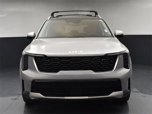 Certified 2025 Kia Sorento S w/ Panoramic Sunroof Package image 3