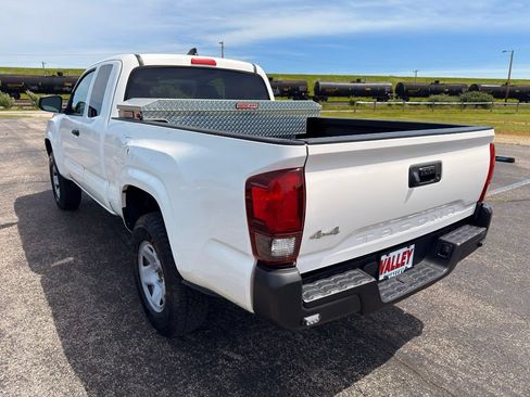 Used 2022 Toyota Tacoma SR AWD/4WD image 9
