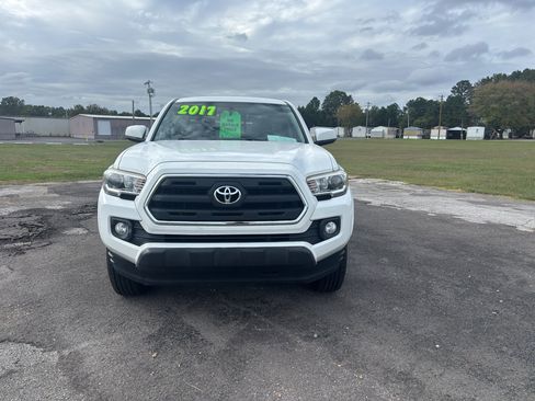 Used 2017 Toyota Tacoma SR5 image 6
